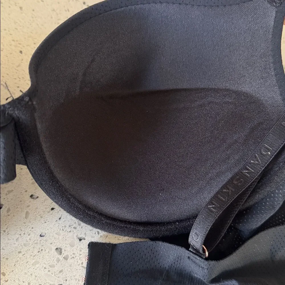 Danskin Black Molded Underwire T-Shirt Padded Sleek and Smooth Bra Size 38C NWT